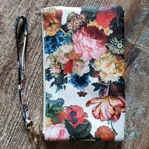 FLORAL NWOT Zippered clutch multipurpose.  Wallet, Makeup, phone